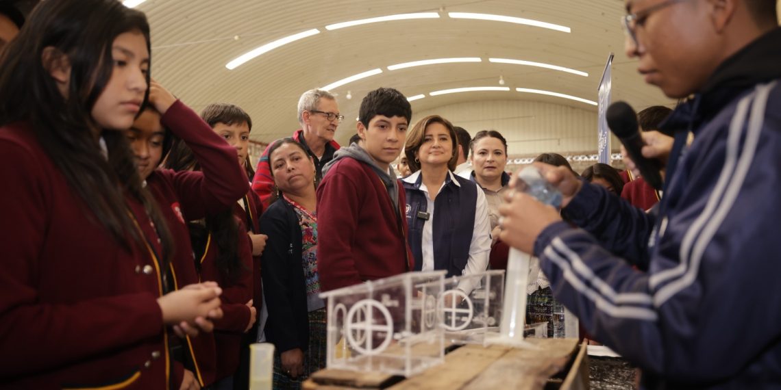 RadioTGWTV's tweet photo. 🟠#BrevesTGW | La vicepresidenta @KarinHerreraVP dirigió la sesión ordinaria 03-2024 del Consejo Nacional de Ciencia y Tecnología #CONCYT, donde continuaron con los avances de los programas del Fondo Nacional de Ciencia y Tecnología. https://t.co/DP7rMwpfVj