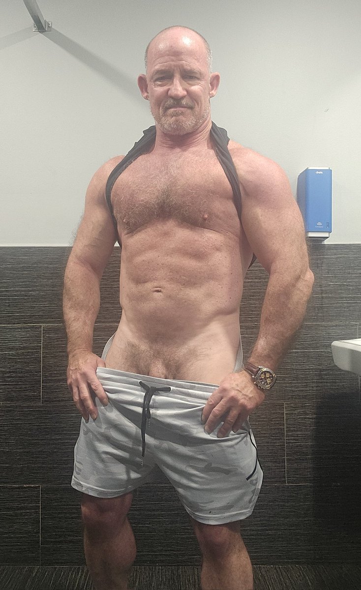 Thirst Trap Thursday. AKA another gym selfie AND a late hump day pic