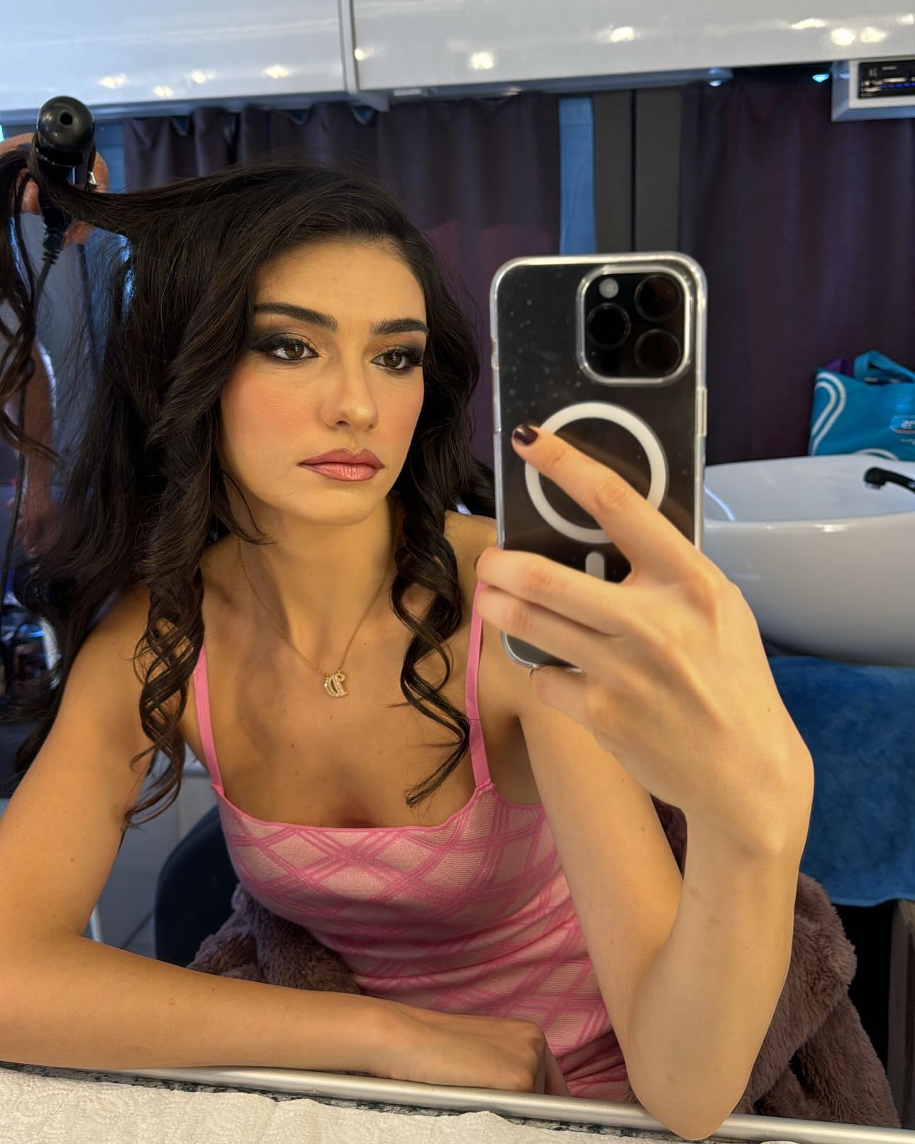 GbybAqwWQAwL12N?format=jpg&name=large