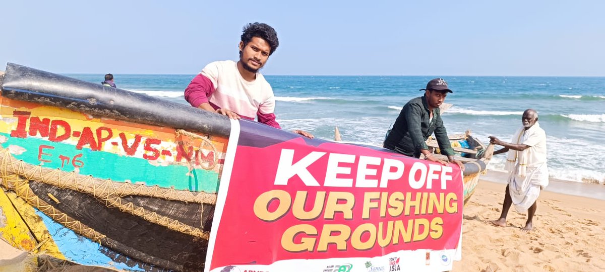 DontGasAsia's tweet photo. No to fossil gas⚠️Keep off our fishing grounds!  Fisherfolks held boat protests in the Bay of Bengal to mark "Global Days of Action Against Gas Expansion" in #India - the 7th largest country in the world #EndFossilFuels #FastFairForever #DontGasAsia #DontGasTheSouth https://t.co/Pf060yb6CT