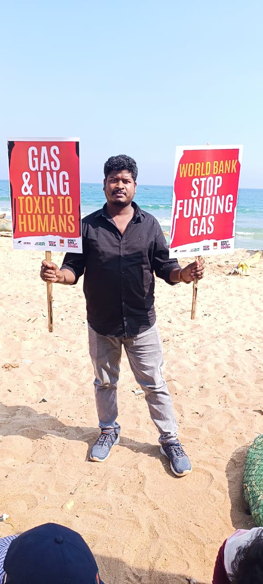 DontGasAsia's tweet photo. No to fossil gas⚠️Keep off our fishing grounds!  Fisherfolks held boat protests in the Bay of Bengal to mark "Global Days of Action Against Gas Expansion" in #India - the 7th largest country in the world #EndFossilFuels #FastFairForever #DontGasAsia #DontGasTheSouth https://t.co/Pf060yb6CT