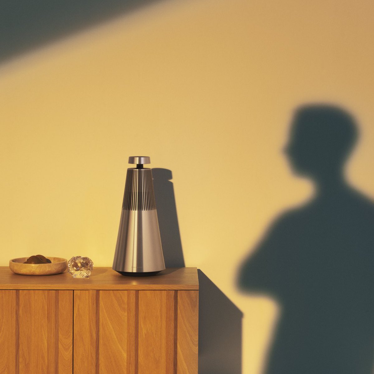 BangOlufsen's tweet photo. Look. Listen. Beosound 2. A room-filling speaker that looks as good as it sounds.

Discover more here https://t.co/n9LXfyF9Vd

#Somethingtocomehometo
#Beosound2 
#BangOlufsen https://t.co/PWVj2JkEOI