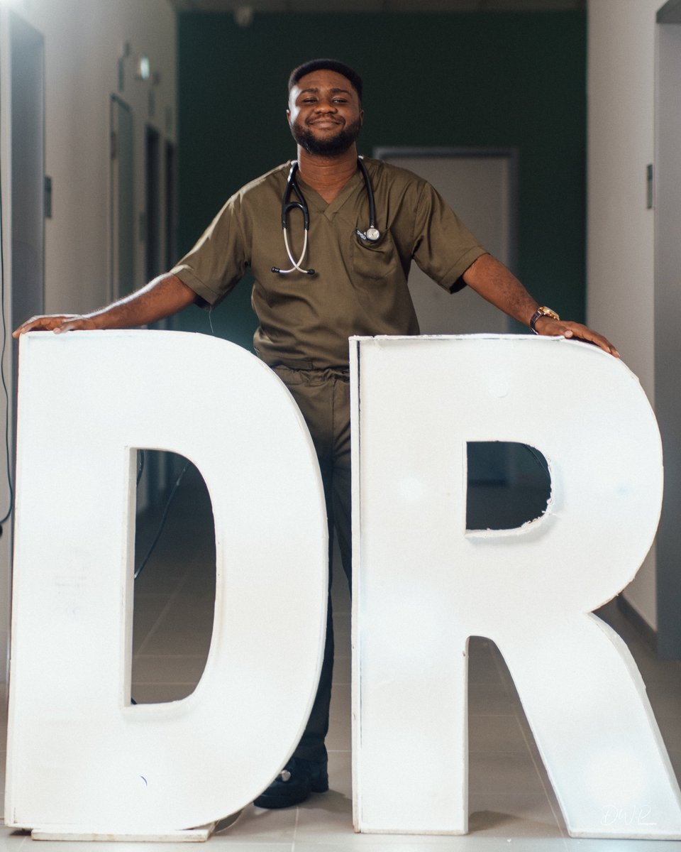 papa_essaw's tweet photo. Baba God do am for your boy. Introducing Dr. Papa Kobina Essaw! https://t.co/DIT0i0xZ2G