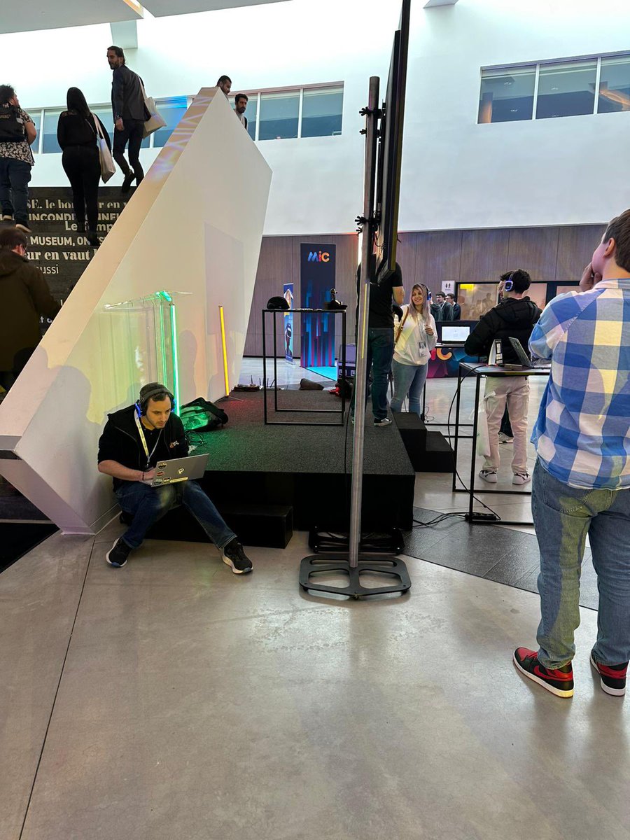 Nicolas Robert (@nicorobpro) on Twitter photo Quand tu te décides de compléter ta démo 10min avant ton talk… #DevDayBE #MvpBuzz
Merci <a href="/AClerbois/">Adrien Clerbois (MVP) 🇧🇪 #devday</a> pour la photo prise sur le fait 😄 Quand tu te décides de compléter ta démo 10min avant ton talk… #DevDayBE #MvpBuzz
Merci <a href="/AClerbois/">Adrien Clerbois (MVP) 🇧🇪 #devday</a> pour la photo prise sur le fait 😄
