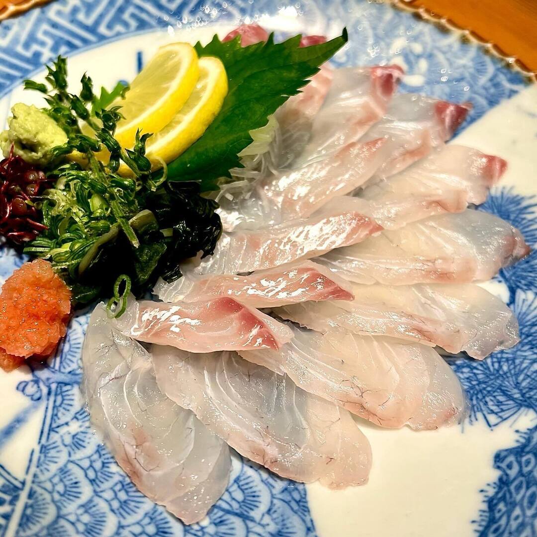 gottsosama's tweet photo. またまた、良い仲間と良い魚と良い酒で

#はたの刺身　#新宿 https://t.co/K1DnYnWmjr