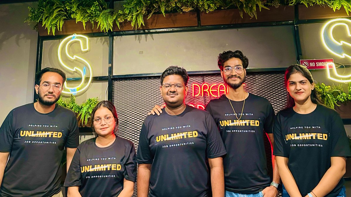 faridsidd02's tweet photo. Here's a pic from Solana Ecosystem Call - Lucknow, India with @rajdotcc @KaifBytes @Ateeq44280951 

@SuperteamDAO getting together in real life on @getriver_io https://t.co/zdLPTSDOwd