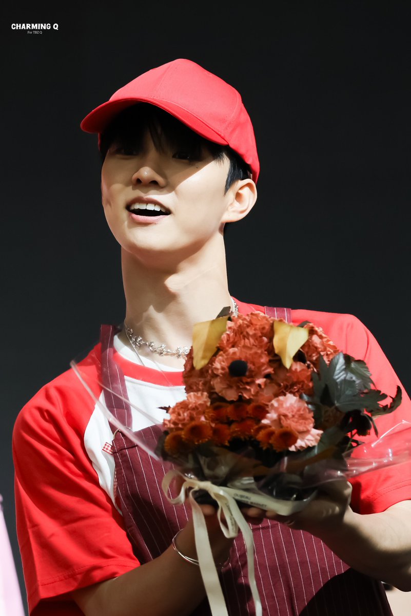 charming_Q98's tweet photo. 241107 💐
#더보이즈 #THEBOYZ #TBZ 
#지창민 #큐 #Q #キュー https://t.co/XRZMAT5xXH