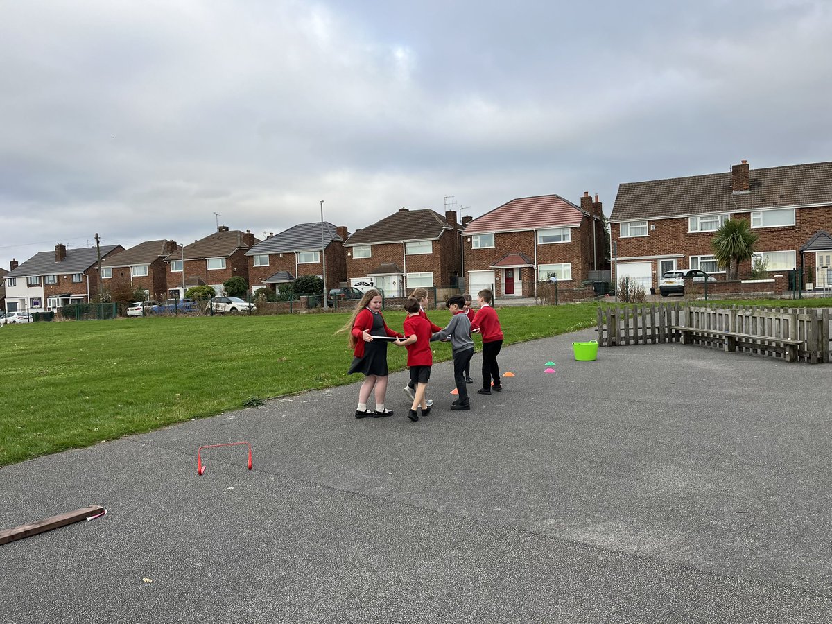 PrentonPrimary's tweet photo. Class 5K had to follow in the footsteps of Levison James Wood by transferring water across a deadly location as part of their @CommandoJoes mission! 👍🏻😊⭐️💦 https://t.co/TmrLWzZtMQ