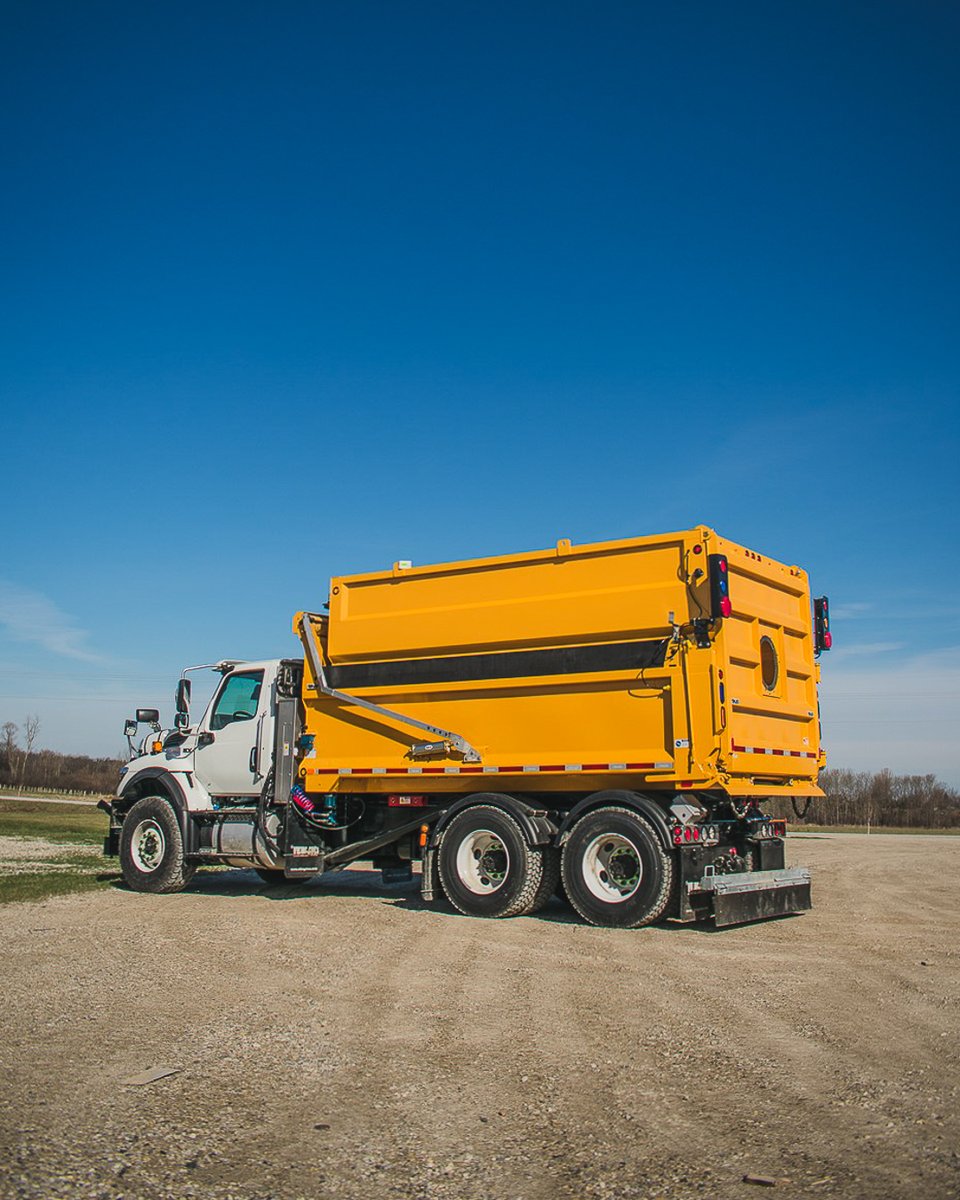 vikingcives's tweet photo. It's leaf collecting season, and the Leaf Box attachment by Viking-Cives is the best way to convert a standard dump body into a large-capacity leaf container. This unit is shown on a Roller Pro Dump Body, but Proline combination body versions are also available. https://t.co/IkOqDPiCBZ