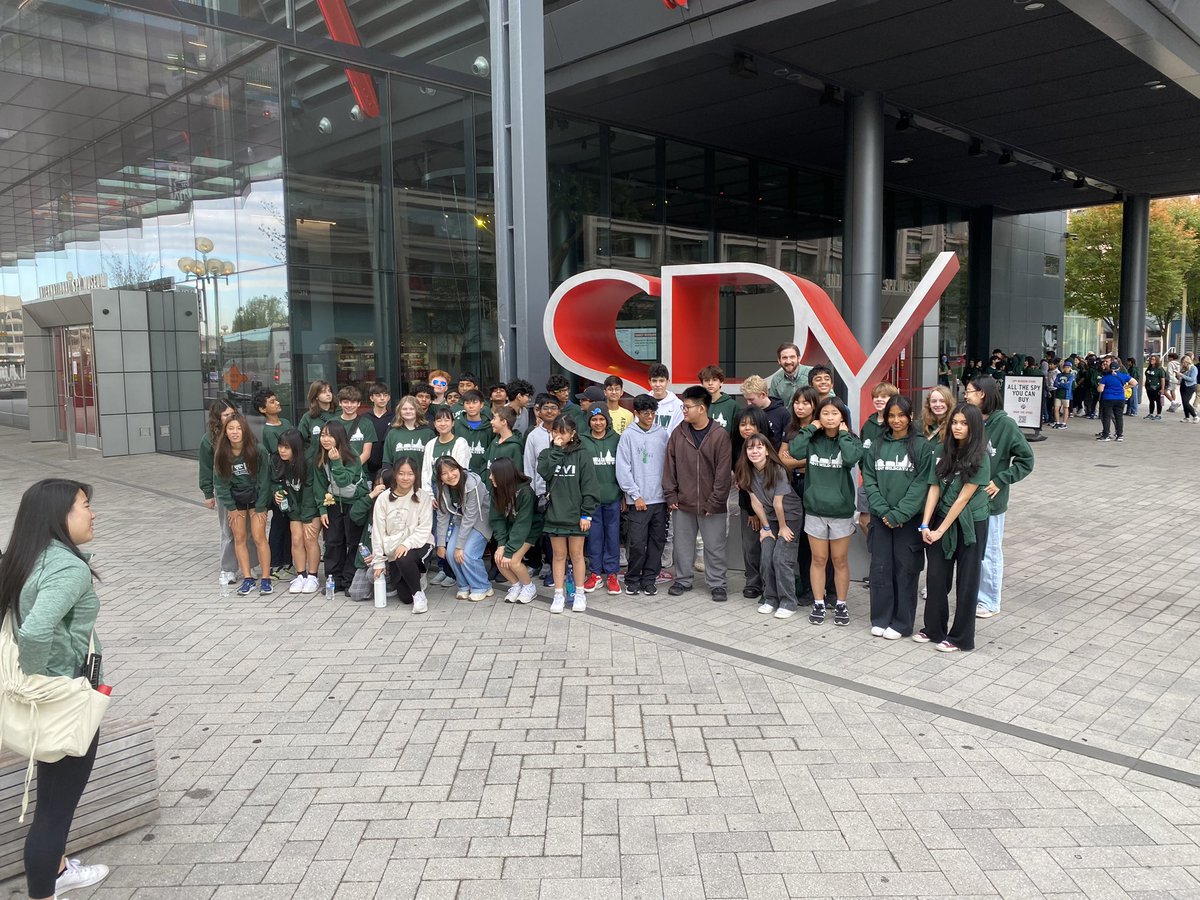 Bus 8 taking a trip to the Spy Museum. Special guest made it into our pic, can you find him? #NoviDC2024