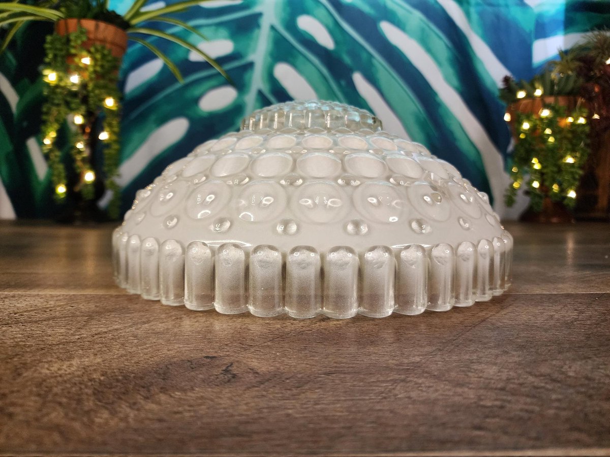 moneypenny58's tweet photo. #PennyLaneTreasures #Bubbleglass #glassplanter #hangingplanter #VintagePlanter
https://t.co/m2TiwCyMOO https://t.co/aC3yVHLPcb