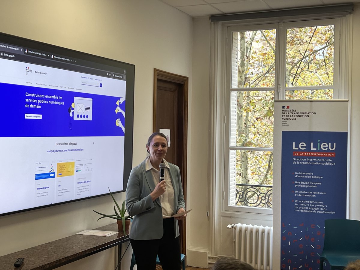 Numerique_Gouv's tweet photo. 🌱Aujourd'hui, @AnnieGenevard et @guillaumekasba ont lancé #LaRucheNumérique l'incubateur de services numériques @Agri_Gouv 🚀

🗣 «Moins de paperasse, + de temps pour produire, #LaRucheNumérique est un premier pas vers une administration + agile au service des agriculteurs.»

👇 https://t.co/6a2TVTBHZQ