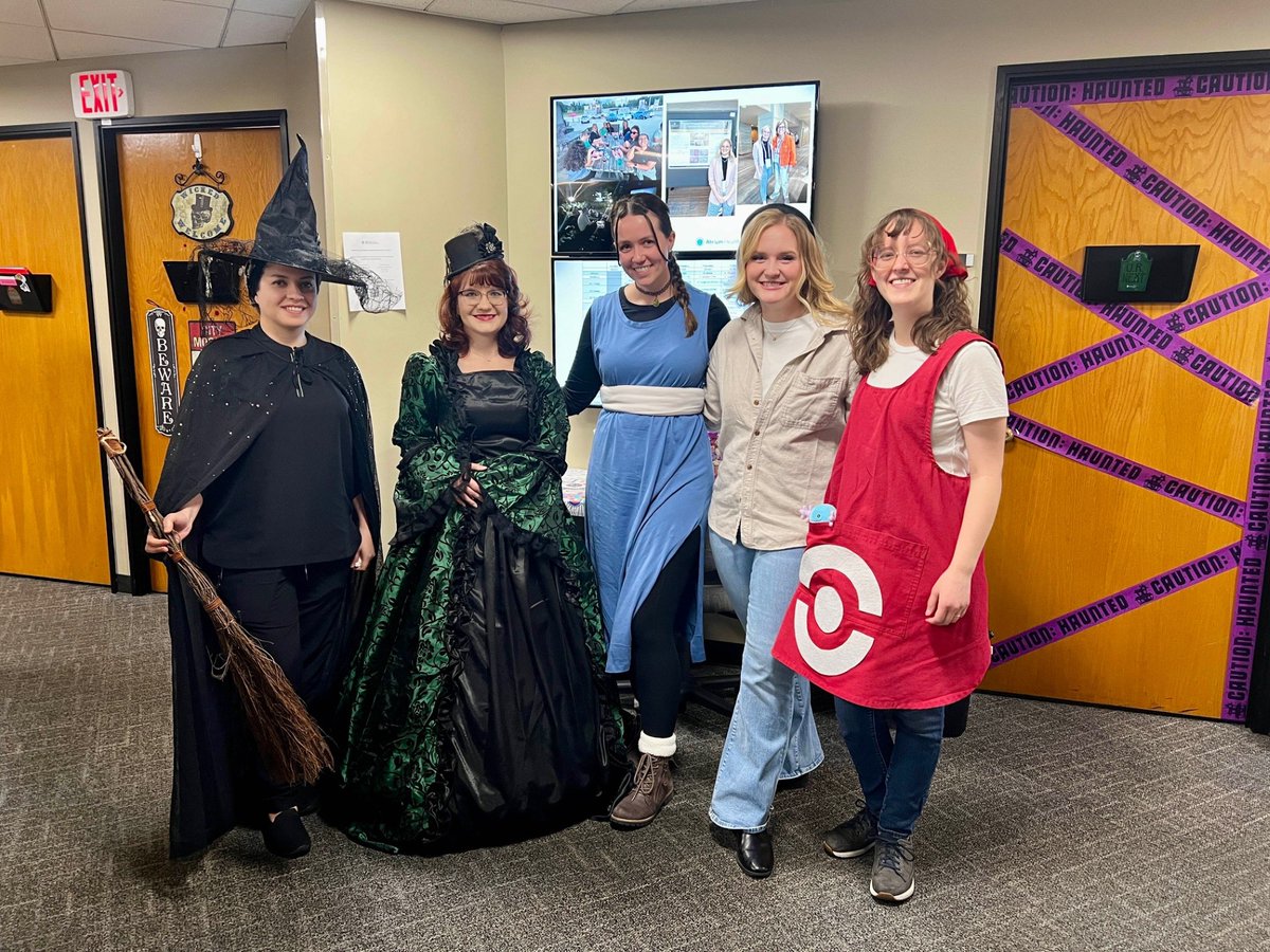 Faculty and residents brought the Halloween spirit to life last week! 🎃🕸️👻 

#halloween #pathology