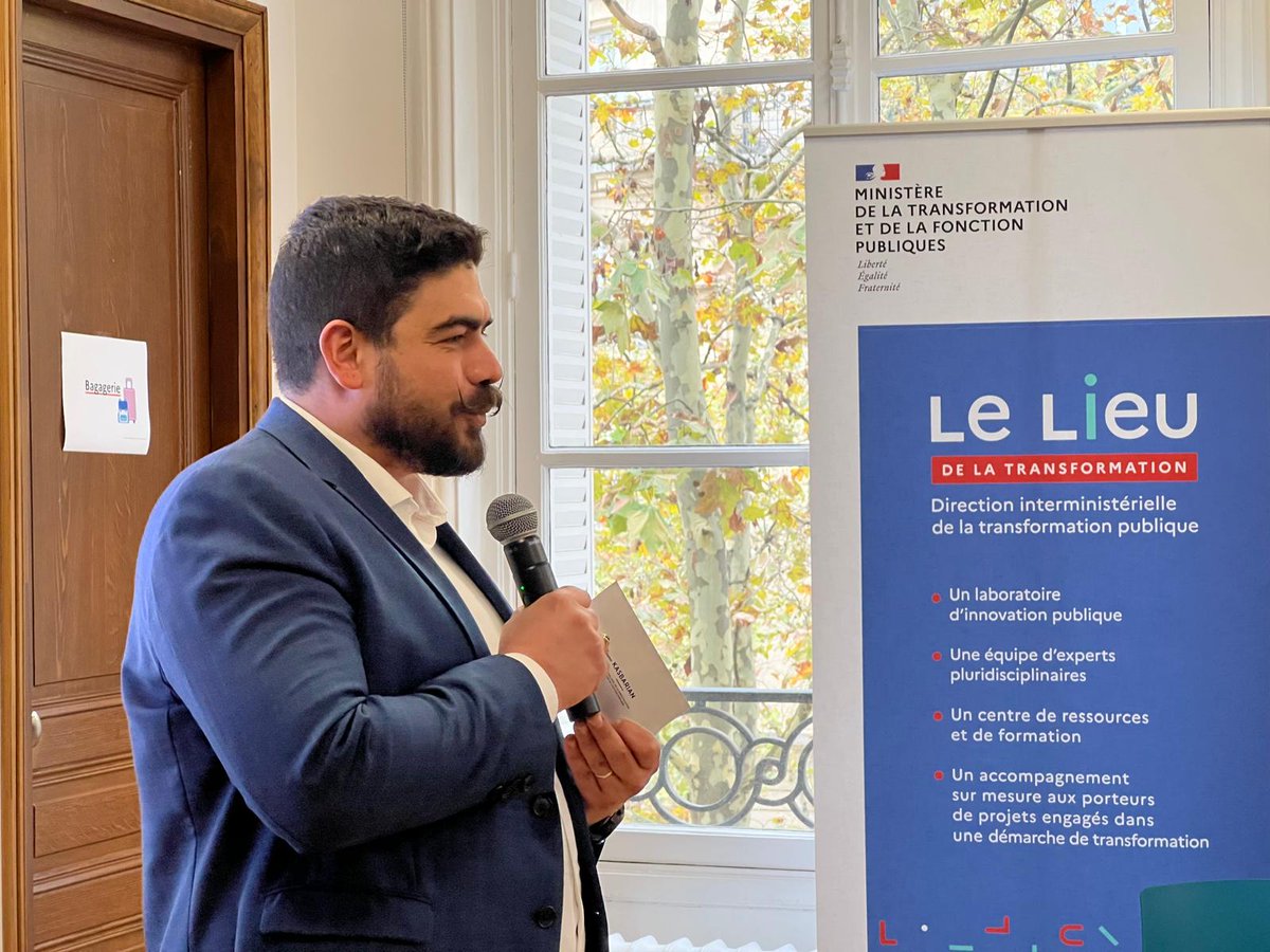 Numerique_Gouv's tweet photo. 🌱Aujourd'hui, @AnnieGenevard et @guillaumekasba ont lancé #LaRucheNumérique l'incubateur de services numériques @Agri_Gouv 🚀

🗣 «Moins de paperasse, + de temps pour produire, #LaRucheNumérique est un premier pas vers une administration + agile au service des agriculteurs.»

👇 https://t.co/6a2TVTBHZQ