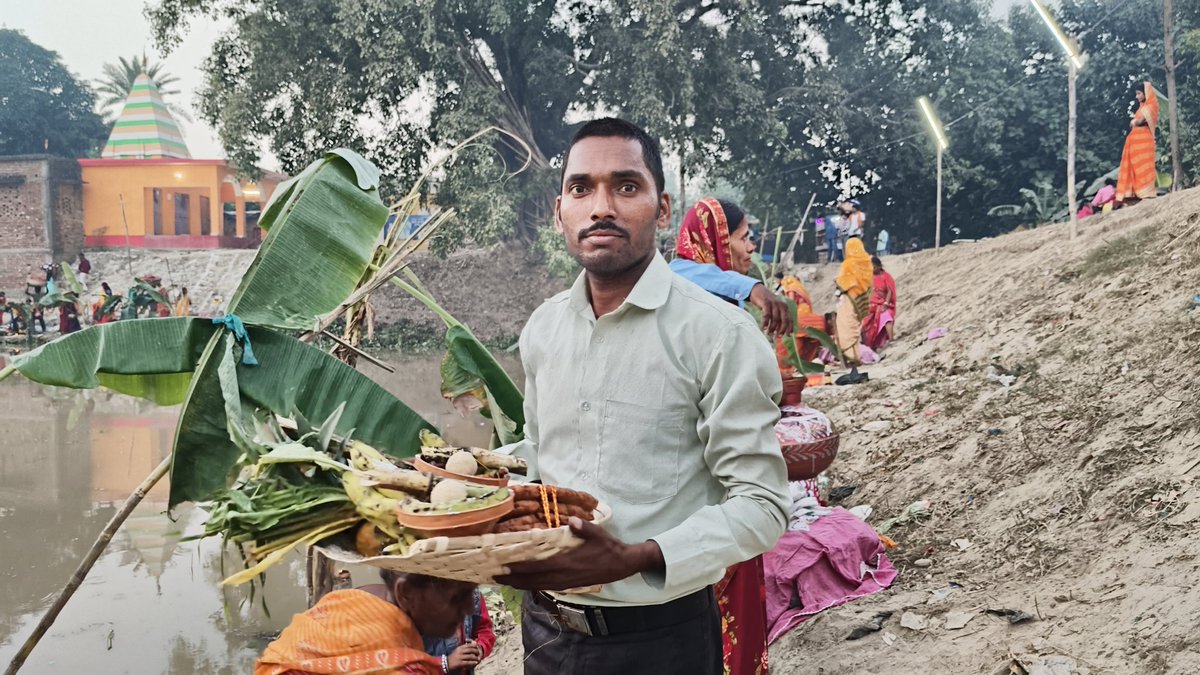 Laltunstar's tweet photo. लोक आस्था का महापर्व छठ पूजा के संध्या काल अर्घ्य हार्दिक बधाई एवं शुभकामनाएं आप सभी पर छठ माई का आशीर्वाद बना रहे हैं। यही कामना करता हूं। जय छठी मैया 🌄
#chhathpuja2024 #chhathpujabihar
#mithila #bihar #chhathpuja #laltunstar https://t.co/kkbMf30gl8