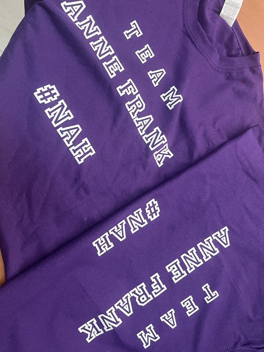 Pariolleau4's tweet image. Journée Non au harcèlement au collège Anne Frank @Academie_Paris : la tenue des élèves ambassadeurs et de l’équipe ressource. Une team qui affirme Ton problème c’est mon problème ! 
Team Anne Frank 1 /Harcèlement scolaire 0 
@cveltcheff @STavergne @imanne_nah