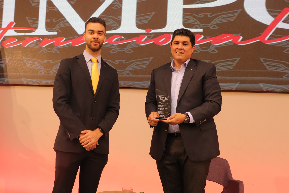 FDENuevoLeon's tweet photo. El fiscal Gustavo Solís Ruiz participó en el SID del @TecdeMonterrey para hablar de nuestras experiencias y la nueva visión de la @FDENuevoLeon con las y los estudiantes de derecho, 1/2 https://t.co/mowBiDNvRX