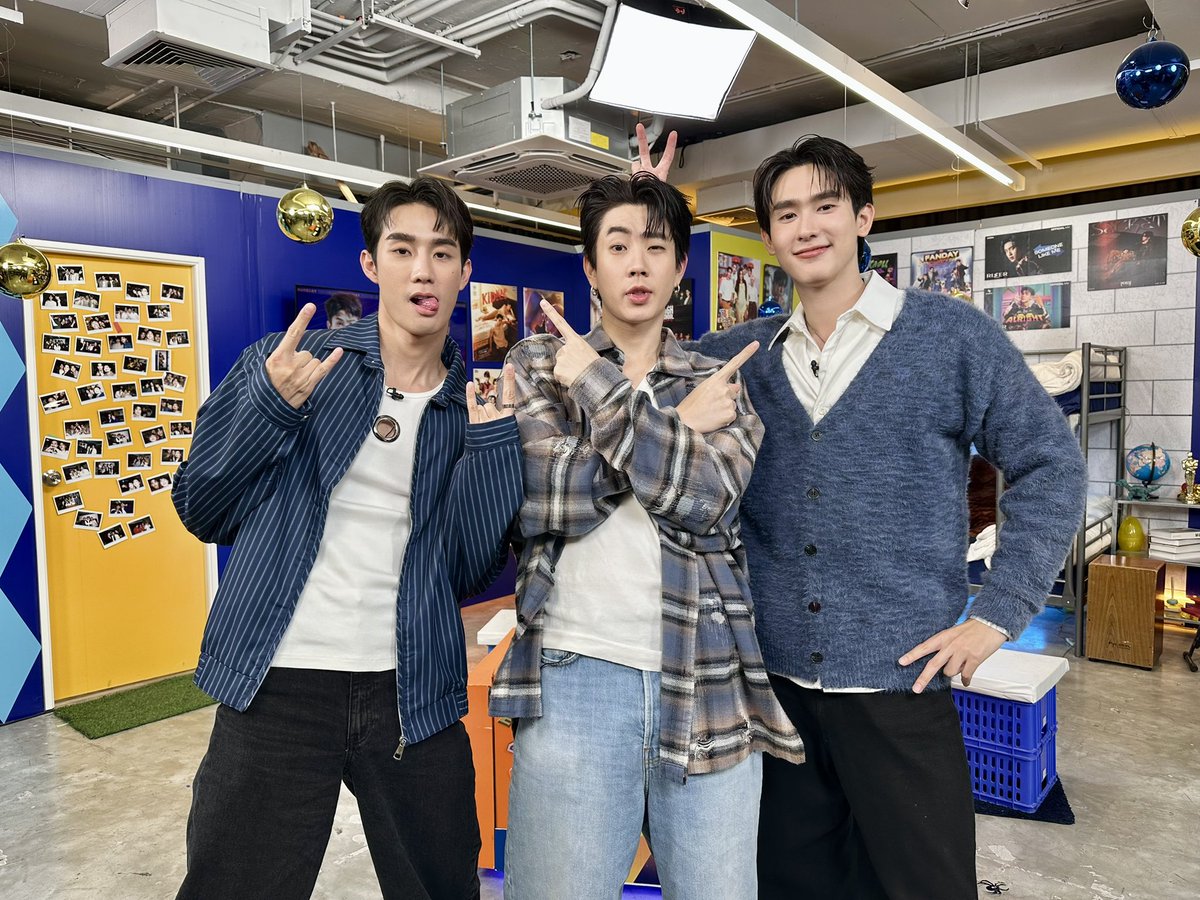 GMMTV's tweet photo. #GMMTVLiveHouse วันนี้มาแล้วค่า “ออฟ” ชวน  “ฟอส-บุ๊ค” จากซีรีส์ #Perfect10Liners มาคุยกับทุกคนแล้ว
ใครทิ้งเบอร์ไว้ เจอกันน้าาา 💙💛

YT : https://t.co/4gH5l1hD06

TT : https://t.co/0JEUCVOnlQ

GMMTV Live House ทุกวันอังคาร และ พฤหัสบดี เวลา 21:30 น. ทาง Youtube และ TikTok : GMMTV
#GMMTV