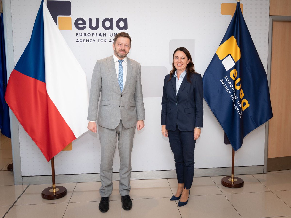NinaGregoriEUAA's tweet photo. A pleasure to welcome 🇨🇿 1st DPM @Vit_Rakusan to EUAA.

We focused on important period ahead for 🇪🇺 in implementing the Pact. The Agency can - &amp; is ready to - provide specific support to authorities.

We also spoke about future of asylum in EU &amp; what EUAA possible role could be. https://t.co/X0h4ZIqcQi
