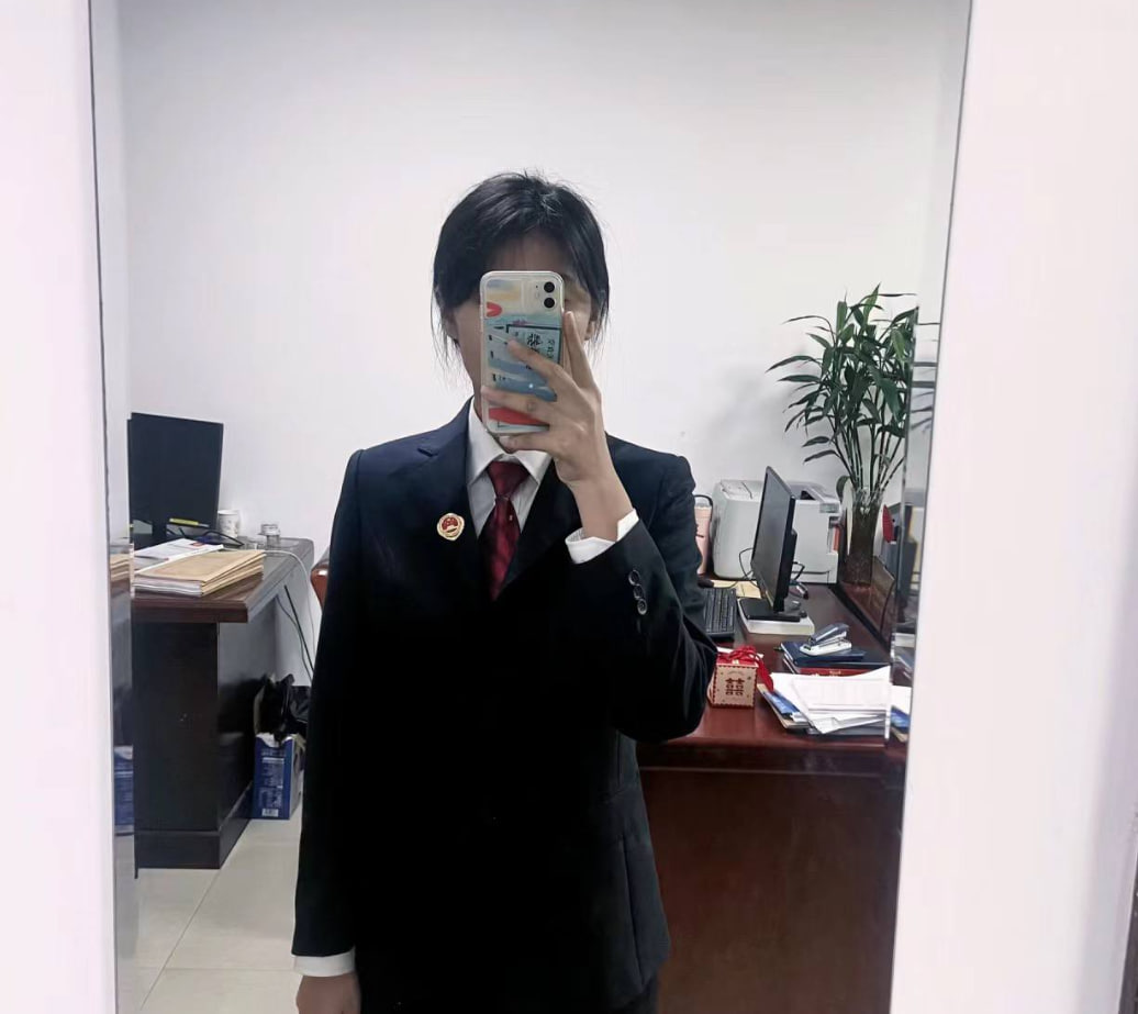 作为检察官，我深知每一份证据都承载着公民的权利与尊严，每一项法律程序都关乎社会的公信与稳定。每一天，我都在尽最大努力捍卫法治、捍卫正义。 https://t.co/9sL95iJnEC
