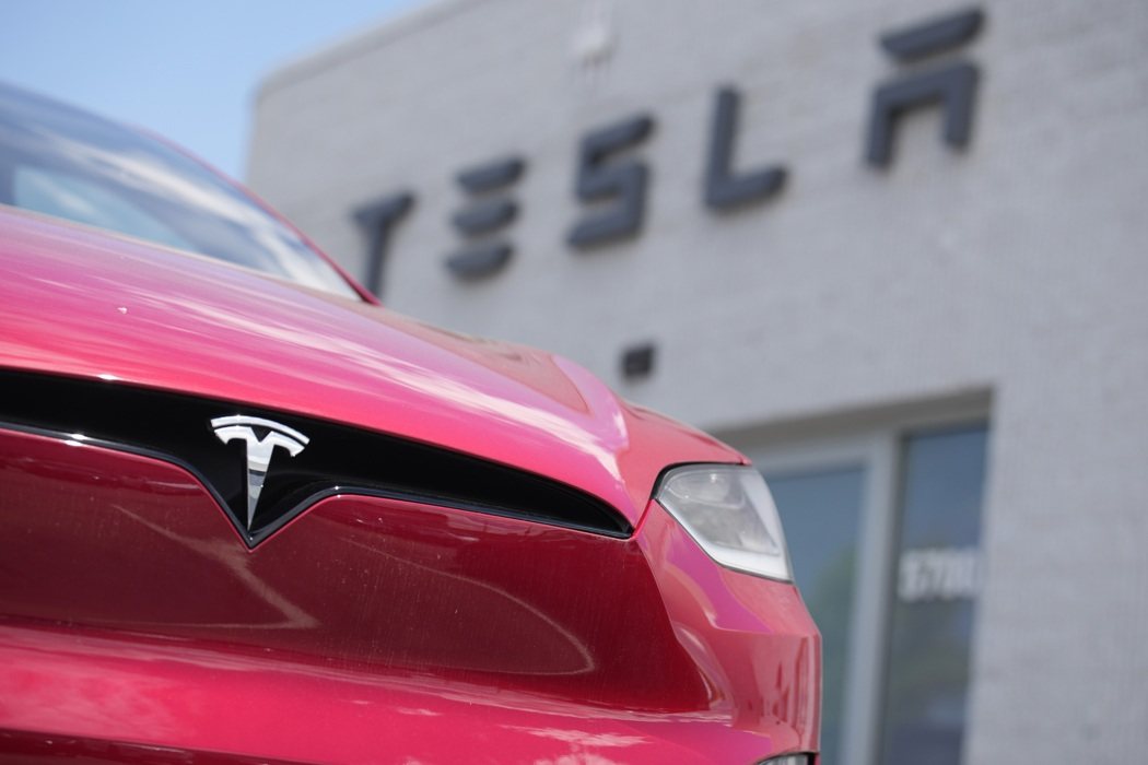 Tesla (TSLA.US) Short Selling Volume Surges 1,096.28 Million, Short Selling Transaction Percentage Reaches 9 Percent
#Tesla #TeslaFSD #MSFT #NVIDIA  #Amazon #Tesla   #Apple  #AI