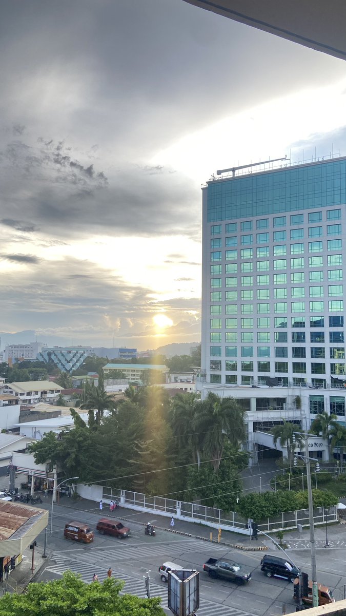 serenikei's tweet photo. it’s easy to romanticize your uni life kapag ganito yung view every day 🫶 https://t.co/ItocNGrwsc
