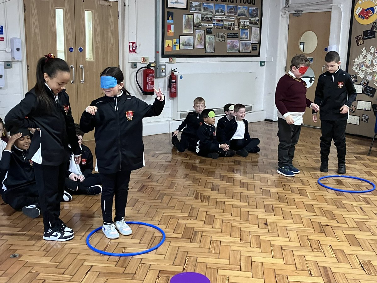 AnfieldRoadY4's tweet photo. Super teamwork today in Prodigies as we guided each other around an obstacle course @AnfieldRoadPE https://t.co/HhYtSyBGLn