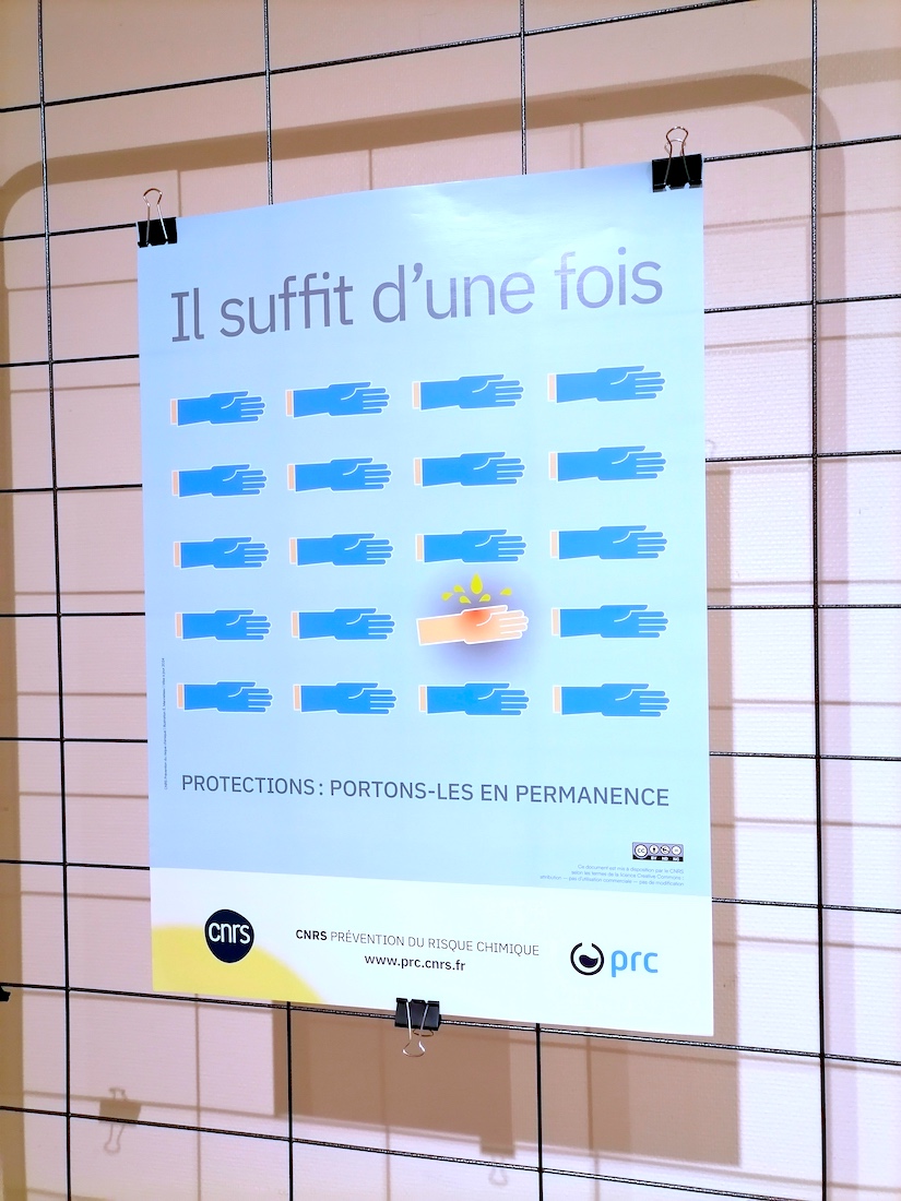 PRC_CNRS's tweet photo. Faites parler vos murs ! Nos affiches de prévention du risque chimique s’exposent du 4 au 18 novembre 2024 au siège du @CNRS, galerie du campus Gérard Mégie. 
https://t.co/eweXIh91Jx
@CNRSchimie https://t.co/25ghoGJN8K