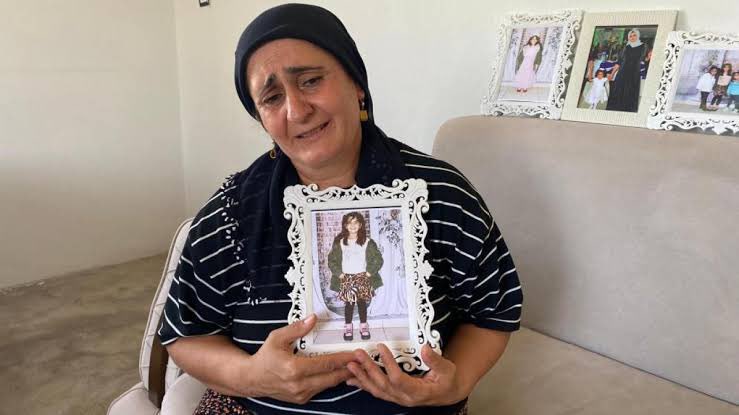 Nv:Büyük ihtimalle boğarak öldürdüler Cesedi parçalamamı istediler fakat vicdanım elvermedi Cesedi ahırdaki torbaya ben koydum amca parçala dedi bu ka***de izlemiş iyi bakın
Olaya karışmış herkese kasten insan öldürme suçundan müebbet hapis cezası verilsin #NarinDavasiHepimizin