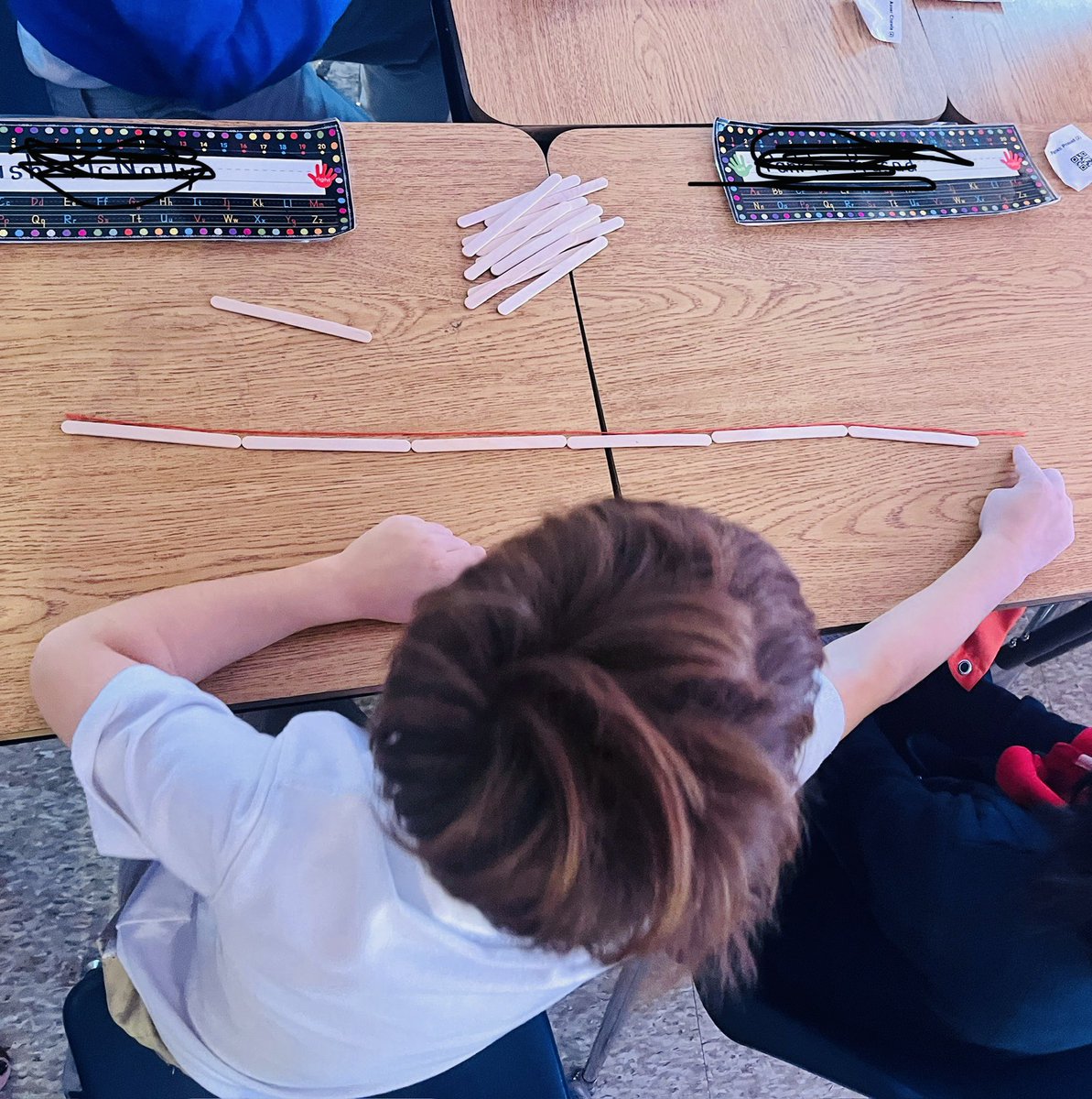 SarahLu0311's tweet image. Our 2nd grade Smarties are learning how to measure using nonstandard units. #IMmath #coteaching @CaraCaudill @MrIceClass @GHSPrincipal