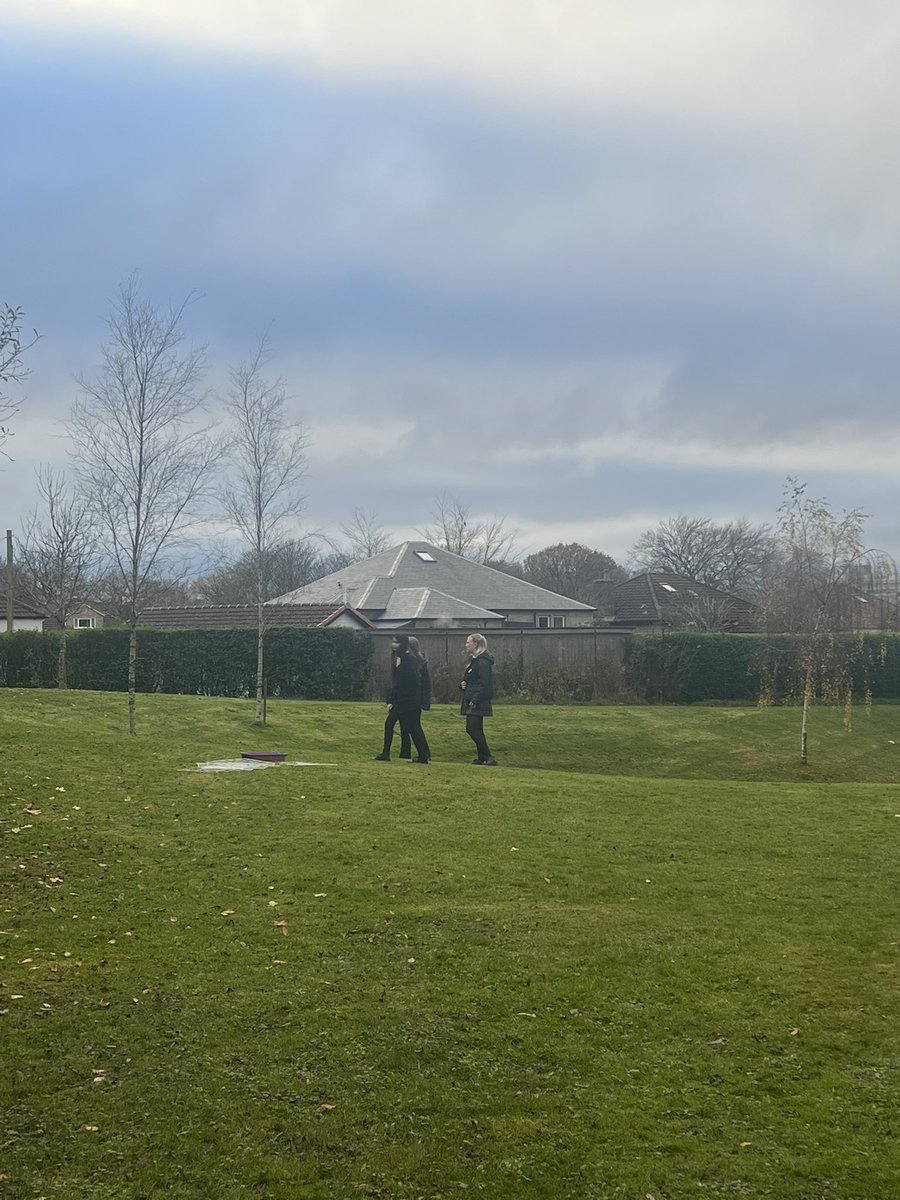 SASB_SCIENCE's tweet image. Biology 4D set some very well camouflaged pitfall traps this afternoon 🕷️🐛🐜🪲 @sasbhighschool