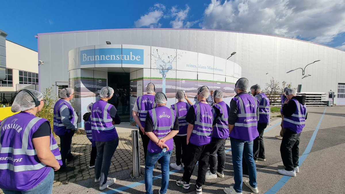 Projektabschluss #RecyclingHeroes: Die Schülerinnen der 4. Klasse der Berufsschule für Maschinen-, Fertigungs- und Elektroniktechnik erlebten eine spannende Exkursion zur Kreislaufwirtschaft ♻️. Ein großes Dankeschön an Pet to Pet und Vöslauer für die inspirierenden Einblicke!