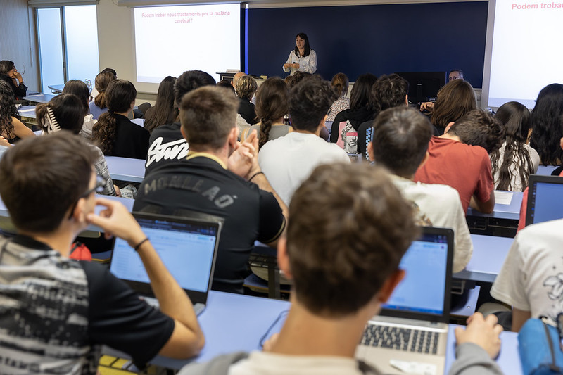 Maria Bernabeu (@marietabernabeu) on Twitter photo 21 years after starting my Bachelor's at <a href="/UPFBarcelona/">UPF Barcelona</a> 👩🦳, I had the pleasure to give the opening lecture of Human Biology degree. As an alumni, I loved to reflect on the impact the degree still has in my research. Plus had a lot of fun chatting with professors and new students! 21 years after starting my Bachelor's at <a href="/UPFBarcelona/">UPF Barcelona</a> 👩🦳, I had the pleasure to give the opening lecture of Human Biology degree. As an alumni, I loved to reflect on the impact the degree still has in my research. Plus had a lot of fun chatting with professors and new students!