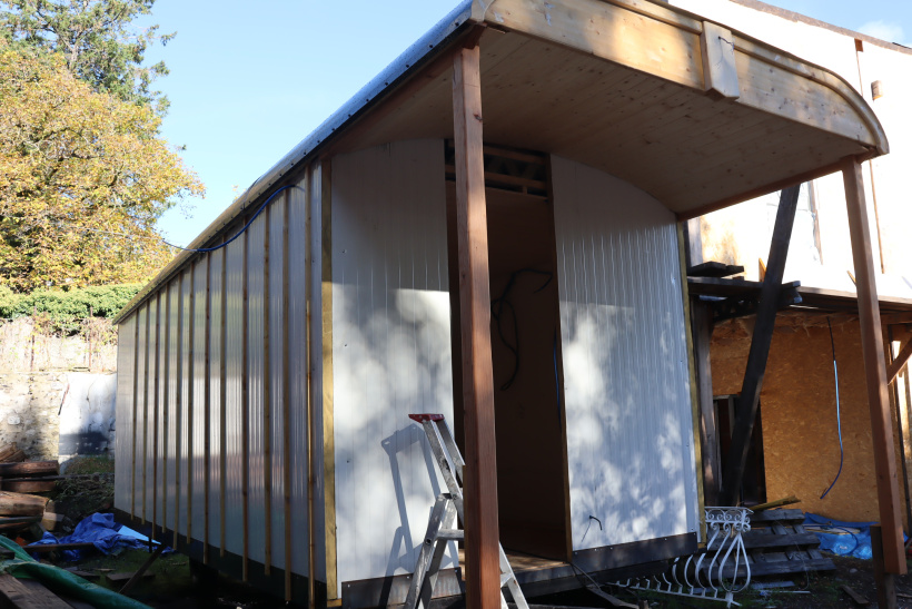 _YesIWood's tweet photo. Tiny House #bois. Des micro maisons mobiles fabriquées en Haute-Loire, via @zoomdici https://t.co/Y4xKrbfJSC https://t.co/x3oDazhgh9