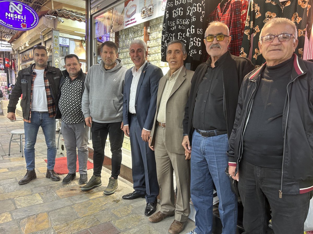 Gerçek dostlar. Ahde vefanın önemini bilmek bir duruştur onurdur gururdur önceki dönem ilçe başkanım sn Mustafa solmaz mehmet güneş.iş insanları osman gazi Oğuz.Hasan Hüseyin çiçek. Ahmet Gülnar bana yaptıkları ziyaretlerinden dolayı teşekkür ediyor  saygılarımı