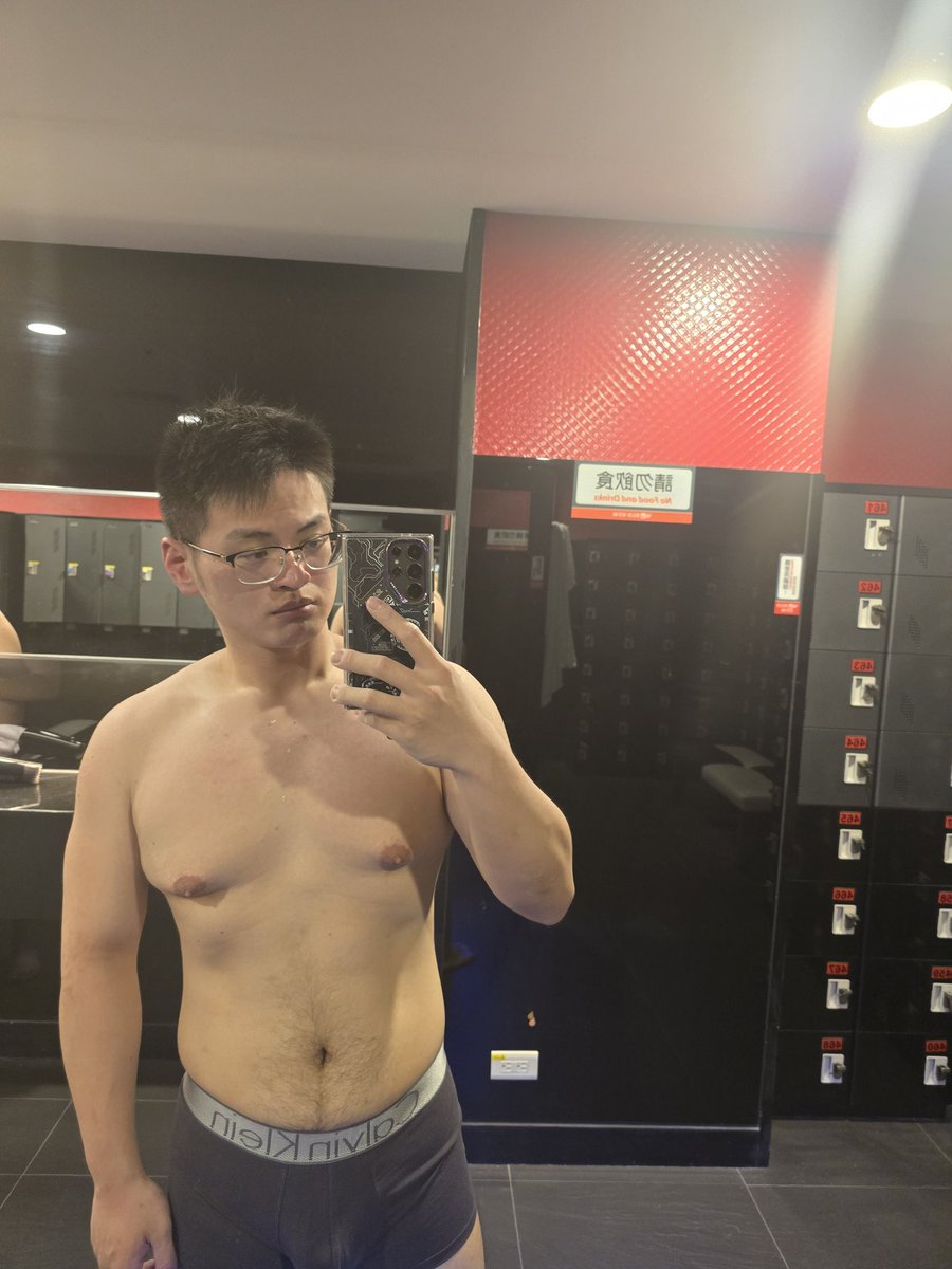 pyps61's tweet photo. 第一次��身被小可愛從蒸氣室拖去淋浴間🫣🫣🫣🥵🥵 https://t.co/kn8hlmftus