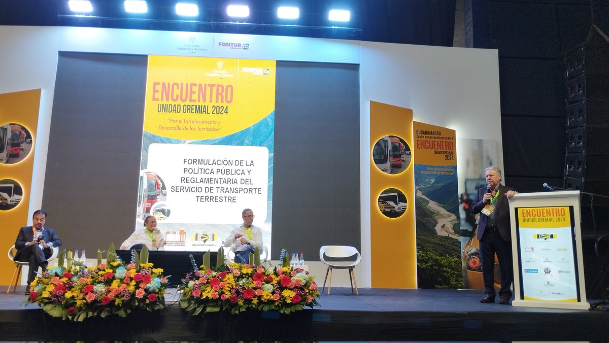 #AEstaHora en <a href="/CenferSA/">CENFER</a>, Bucaramanga🇨🇴 se lleva a cabo el Panel "Formulación de la Política Pública y Reglamentaria del Servicio de Transporte Terrestre" 
En #UnidadGremial2024 <a href="/AsociacionAditt/">ADITT</a> <a href="/ASOTRANS/">Asociación Nacional de Transportadores ASOTRANS</a> <a href="/Cstransportecol/">CST Transporte</a> con <a href="/MinTransporteCo/">MinTransporte</a> en desarrollo de la #AgendaTemática 🚌