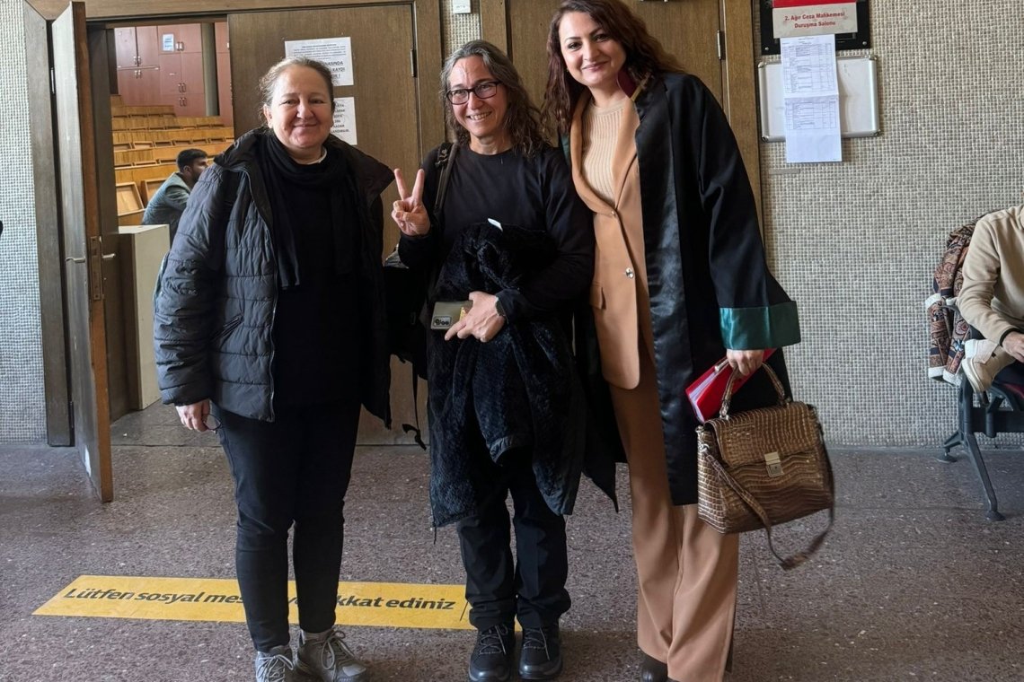 MLSA (@mlsaturkey) on Twitter photo Belgeselci Sibel Tekin’e beraat
📌 NTV Ankara Temsilciliği önünde bir eylemi takip ettiği gerekçesiyle yargılanan belgeselci Sibel Tekin hakkında beraat kararı verildi.
✍️ <a href="/NalinOztkn/">Nalin Öztekin</a>
mlsaturkey.com/tr/belgeselci-… Belgeselci Sibel Tekin’e beraat
📌 NTV Ankara Temsilciliği önünde bir eylemi takip ettiği gerekçesiyle yargılanan belgeselci Sibel Tekin hakkında beraat kararı verildi.
✍️ <a href="/NalinOztkn/">Nalin Öztekin</a>
mlsaturkey.com/tr/belgeselci-…