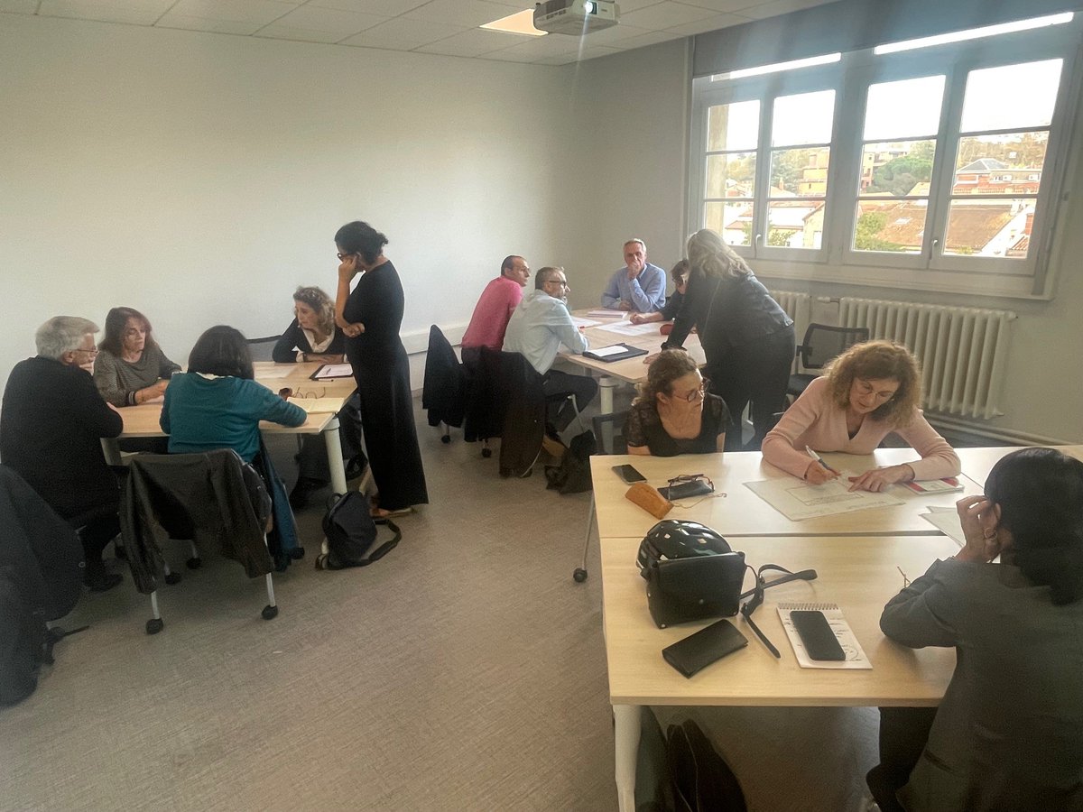 Canope_DTOcc's tweet photo. Retour sur une belle collaboration avec l’ @EAFC_TLSE 🤝Formation sur l'impact des soft skills dans l’insertion professionnelle des jeunes, autour du thème 6 de la conférence de consensus du @Cnesco. Merci à tous pour ces échanges enrichissants ! 🙏 #SoftSkills #CNESCO https://t.co/ROoxRUQl9c