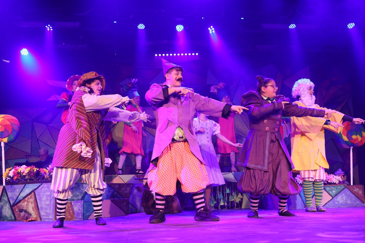 Utica University Theatre and the Notre Dame Blue &amp; Gold Players will be performing 𝑻𝒉𝒆 𝑾𝒊𝒛𝒂𝒓𝒅 𝒐𝒇 𝑶𝒛!

Join Dorothy, the Scarecrow, Tin Man, Cowardly Lion &amp; more as they journey down the Yellow Brick Road. Shows begin tonight at Strebel Auditorium! 👠🦁🧙‍♂️🐶🌻 🏠 🌪️