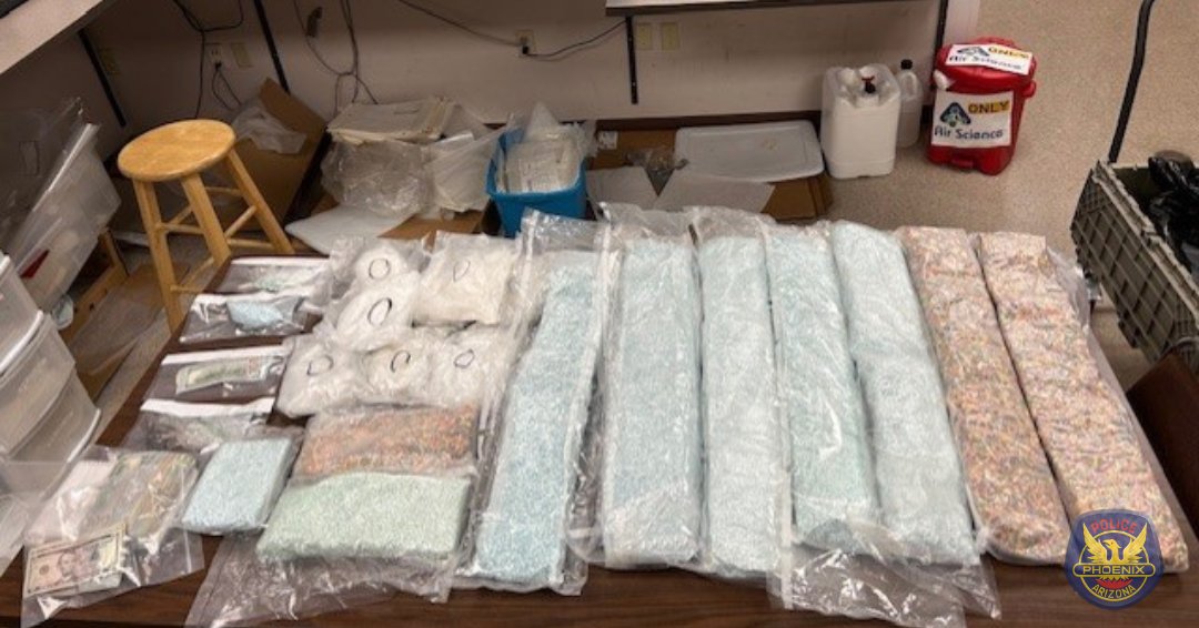 PhoenixPolice's tweet image. Phoenix PD and federal partners dismantle an international drug ring, seizing 2M+ fentanyl pills, meth, heroin, cash, guns, and 12 vehicles in Operation Night Owl. Read more on Operation Night Owl here: phoenix.gov/policesite/Med…

#PHXPD