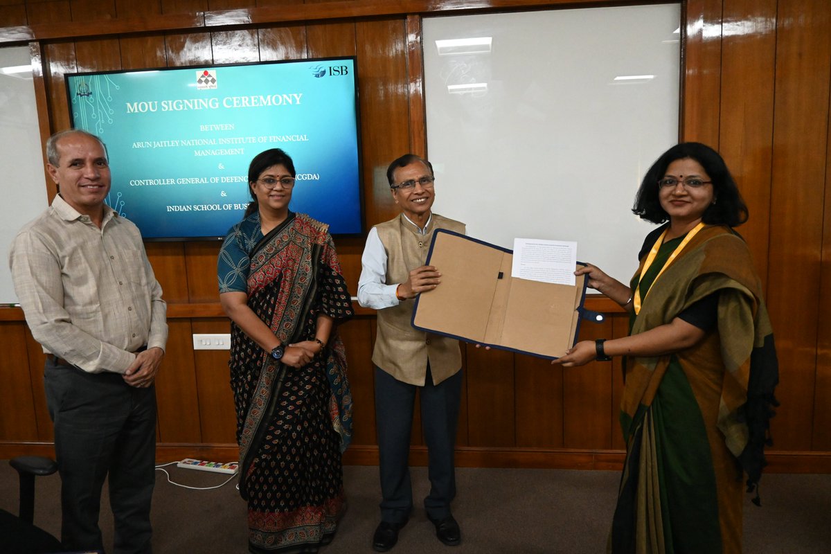 AJNIFM_'s tweet photo. (1/2) On 07 Nov 24 AJNIFM signed two MoUs, one with Controller General of Defence Accounts (CGDA) to conduct Mid-Career Training Programs (MCTPs) for IDAS Officers across three phases and another with Indian School of Business as an academic partner for better delivery. https://t.co/3EuiW0FFcV
