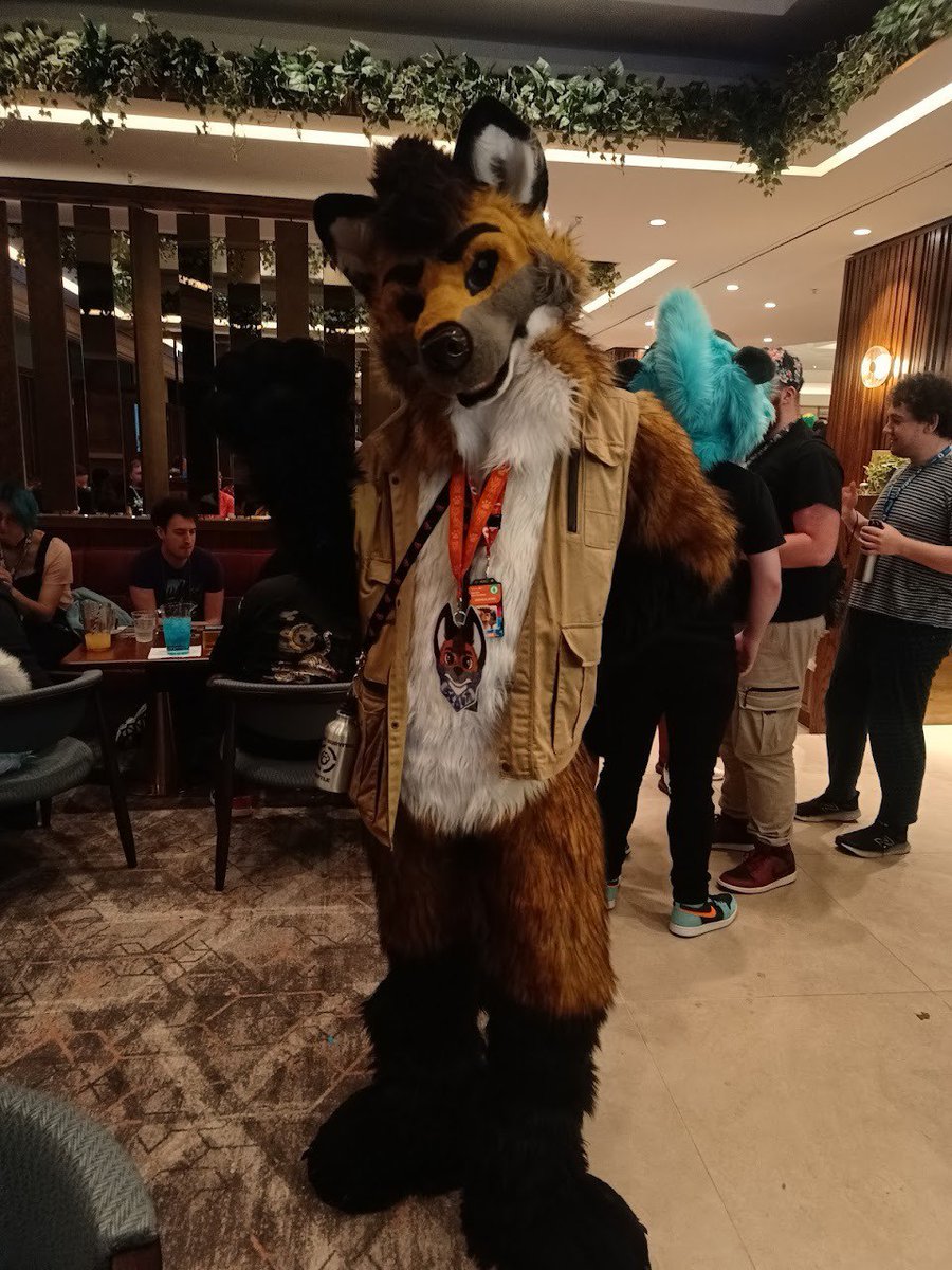 Aspen_Husky's tweet image. Hey everyone, I'm helping @OatmealDonk sell one of his suits, scout the coyote!
Please see the first image for details and feel free to message me if interested 💖