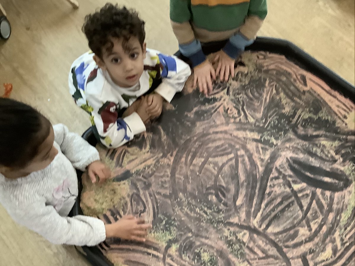 “my dad and me made Rangoli to the gate and lots of lights” - J
”Fireworks, and I watched this Indian stuff and it went POW! and it was gold” - A
”At night, I went down to the fireworks and looked up at the sky, my Dad did candles at my Grandpa’s house” - L
Celebrating Diwali🎇