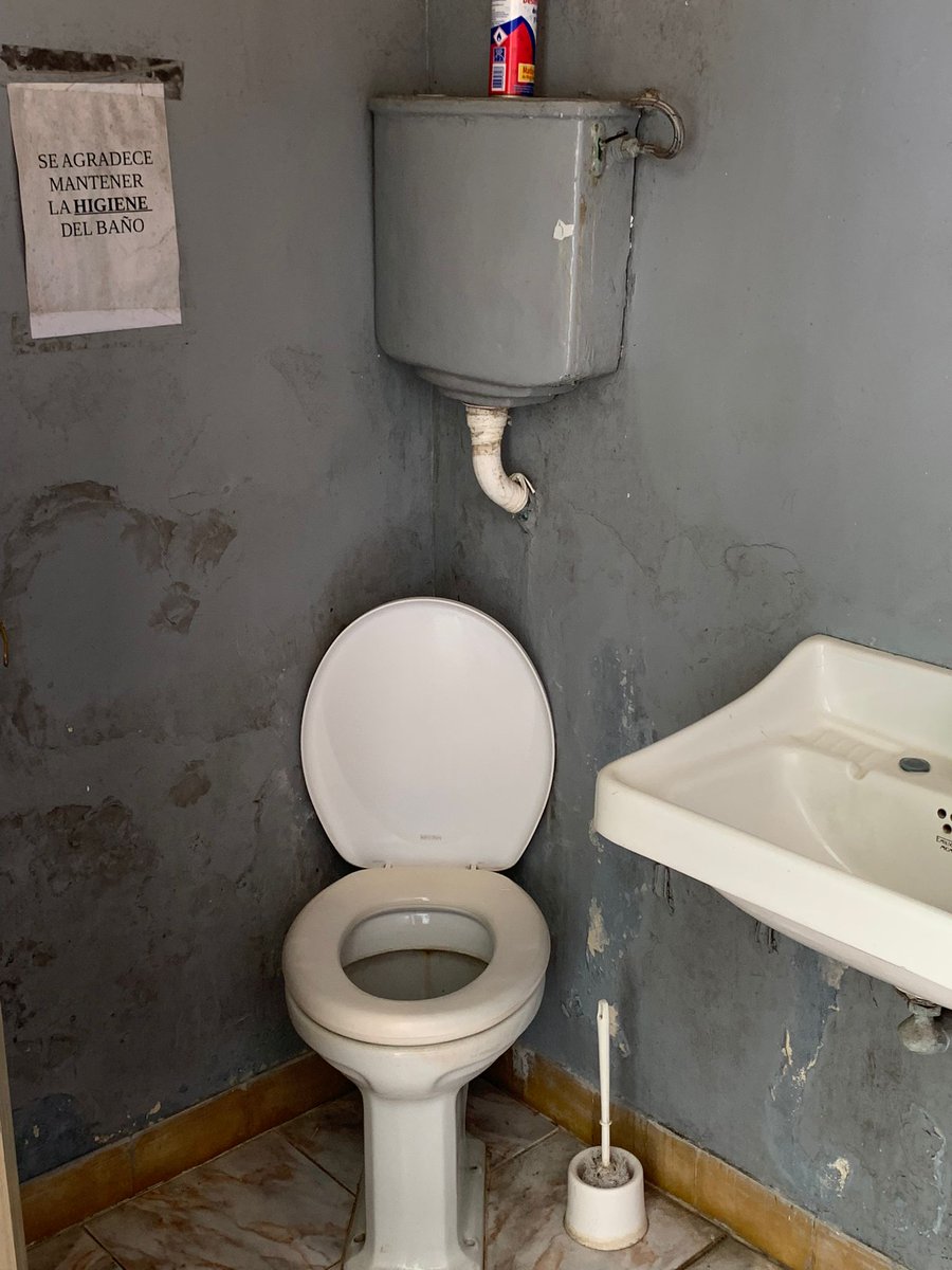 FiscalesUruguay's tweet photo. Este es el estado edilicio de la Fiscalía de Rosario, Colonia.

Es imposible pensar que los/las funcionarios de ese lugar puedan desarrollar su trabajo adecuadamente en esas condiciones.

Pusimos en conocimiento la situación, pero aún los compañeros siguen sin respuestas. https://t.co/HgrhaY5vcZ