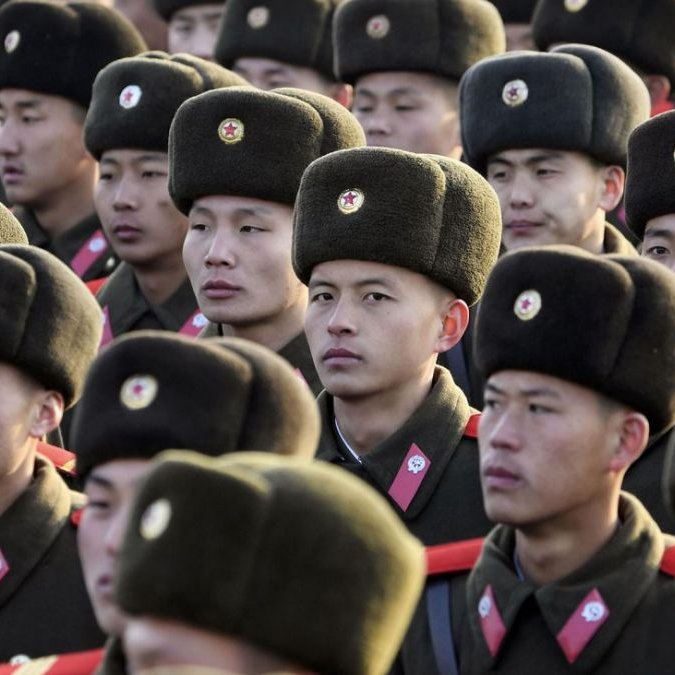 republiqueBRA's tweet photo. 🇰🇵 🔞 Soldados norte-coreanos convocados pela Rússia para a guerra na Ucrânia estão VICIADOS em PORNOGRAFIA após obterem acesso à internet livre pela 1ª vez. https://t.co/d274QfSBL6