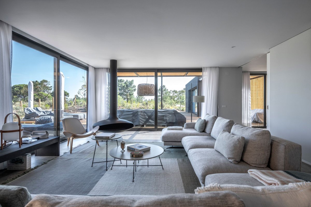 Archello's tweet image. Eco Tróia Resort’s House III by GSS Arquitectos harmonizes with its natural surroundings, blending low-impact, single-story architecture with expansive glass façades and wooden pergolas. 
buff.ly/48CfeTV

#EcoArchitecture #SustainableDesign #NatureInspired