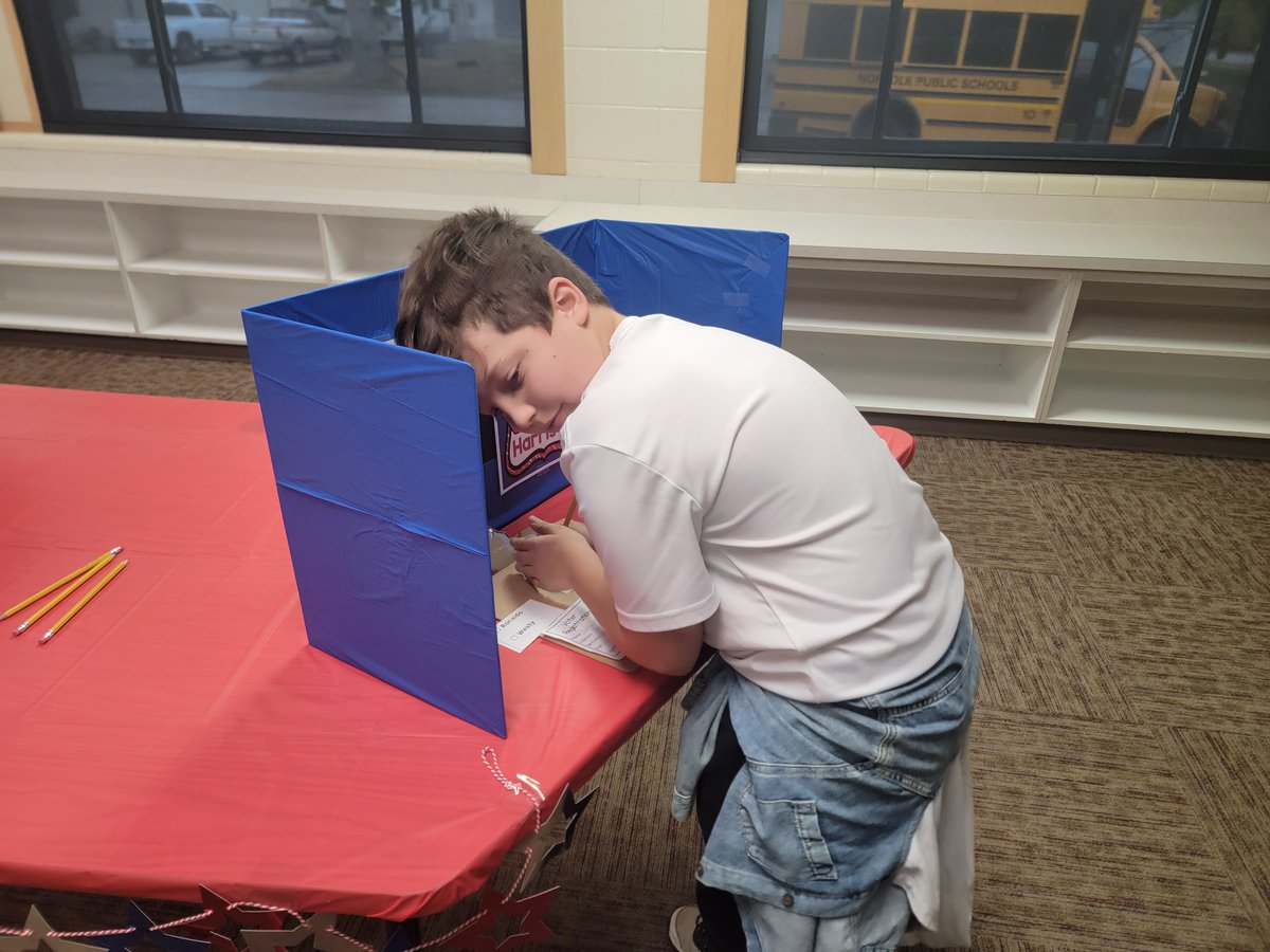 WestsideElem's tweet photo. Westside students participating in our school election back on Tuesday. https://t.co/5VD9zUYmHn