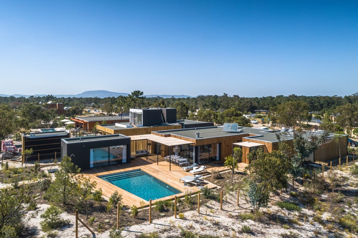 Archello's tweet image. Eco Tróia Resort’s House III by GSS Arquitectos harmonizes with its natural surroundings, blending low-impact, single-story architecture with expansive glass façades and wooden pergolas. 
buff.ly/48CfeTV

#EcoArchitecture #SustainableDesign #NatureInspired