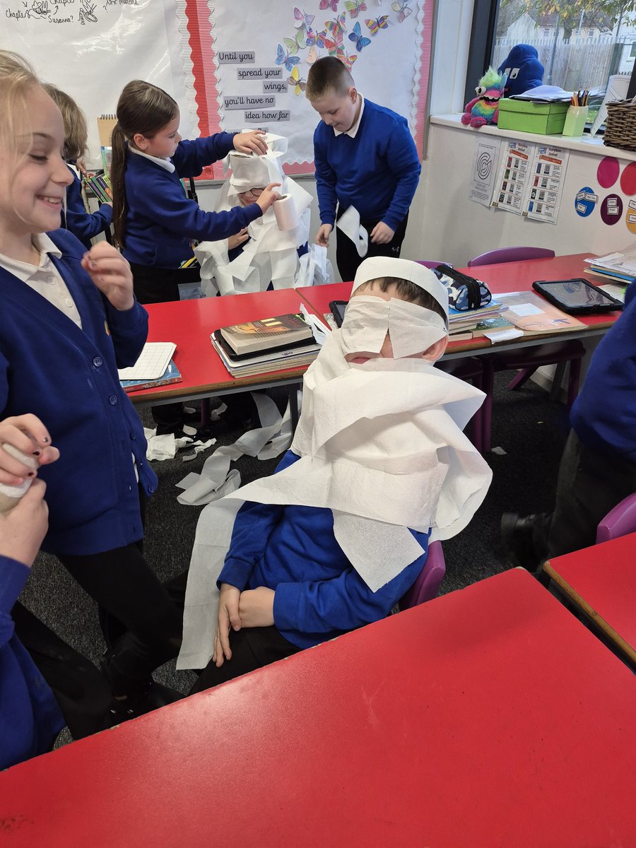 TPAYear3_4CN's tweet photo. We tried to create shape and form on real-life models. @DeltaTheParks #TPAArt https://t.co/XjDKYdzYDz